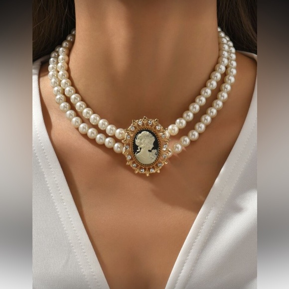 Elegant Pearl Cameo Necklace and Earring Set nwt - Picture 5 of 7